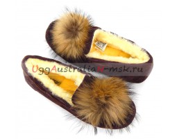 UGG DAKOTA POM POM PORT