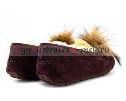 UGG DAKOTA POM POM PORT