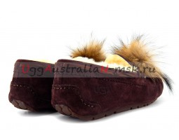 UGG DAKOTA POM POM PORT