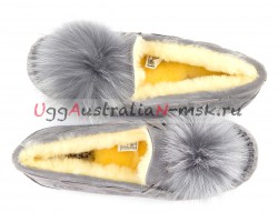 UGG DAKOTA POM POM GREY