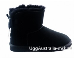 UGG BAILEY BOW MEDALLION BLACK