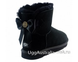 UGG BAILEY BOW MEDALLION BLACK