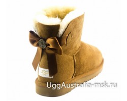 UGG BAILEY BOW MEDALLION CHESTNUT