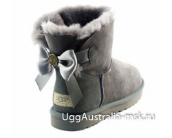 UGG BAILEY BOW MEDALLION GREY