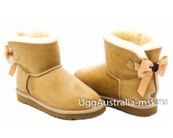 UGG BAILEY BOW MEDALLION SAND