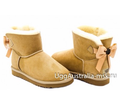 UGG BAILEY BOW MEDALLION SAND