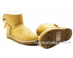 UGG BAILEY BOW MEDALLION SAND