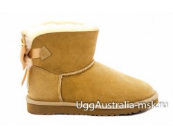 UGG BAILEY BOW MEDALLION SAND