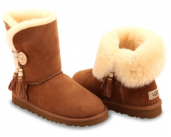 UGG BAILEY BUTTON CHARMS CHESTNUT