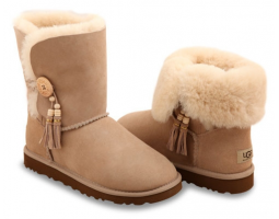 UGG BAILEY BUTTON CHARMS SAND