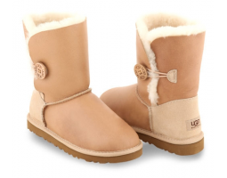 UGG BAILEY BUTTON METALLIC SAND