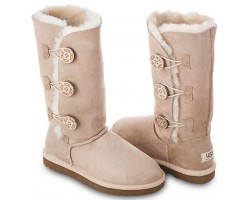 UGG BAILEY BUTTON TRIPLET II SAND