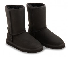 UGG CLASSIC SHORT LEATHER BLACK