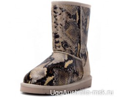 UGG CLASSIC SHORT SNAKE SAND