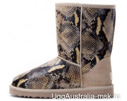 UGG CLASSIC SHORT SNAKE SAND