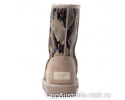 UGG CLASSIC SHORT SNAKE SAND