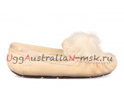 UGG DAKOTA POM POM CREAM