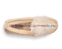 UGG DAKOTA POM POM CREAM