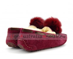 UGG DAKOTA POM POM VINO