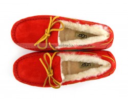 UGG DAKOTA RED