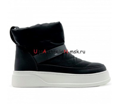 UGG CLASSIC MINI MASCOT BLACK